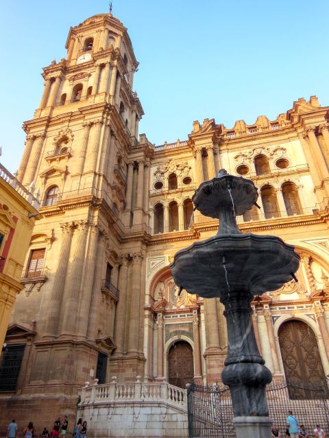 Private walking tour: Cathedral, Alcazaba and Roman Theatre - Three eras of Málaga in a single walk