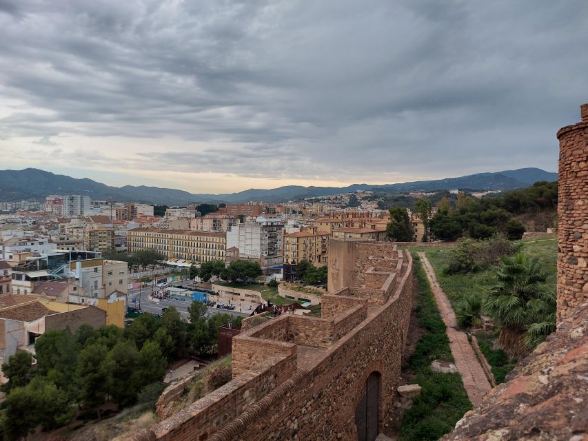Private walking tour: Cathedral, Alcazaba and Roman Theatre - What private guiding changes