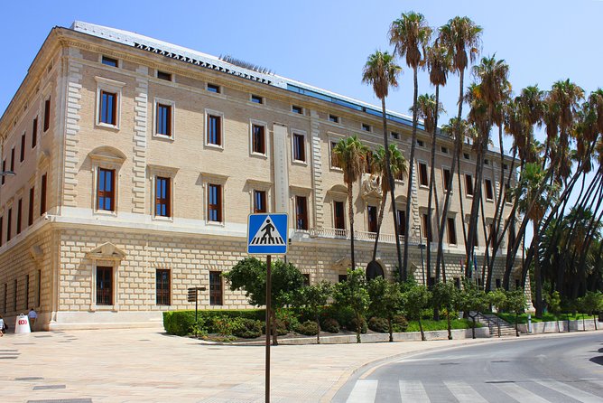 Private walking tour - Strolling through the park and Malaga’s civic center