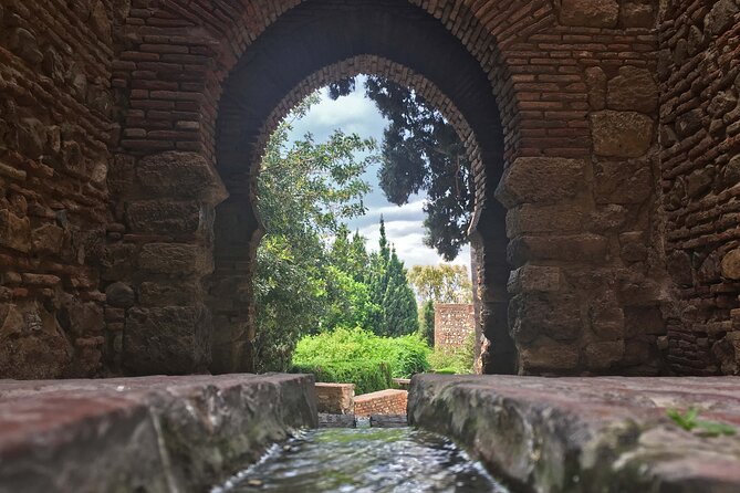 Roman Theatre and Alcazaba of Málaga Tour - Arabic gardens, palace rooms, and the view above Málaga