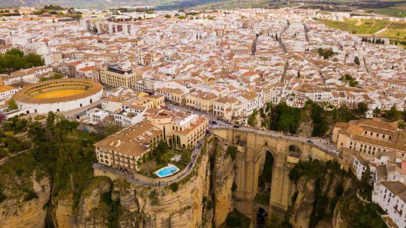 Ronda and Setenil from la Costa del Sol - Setenil de las Bodegas and its rock-roofed streets