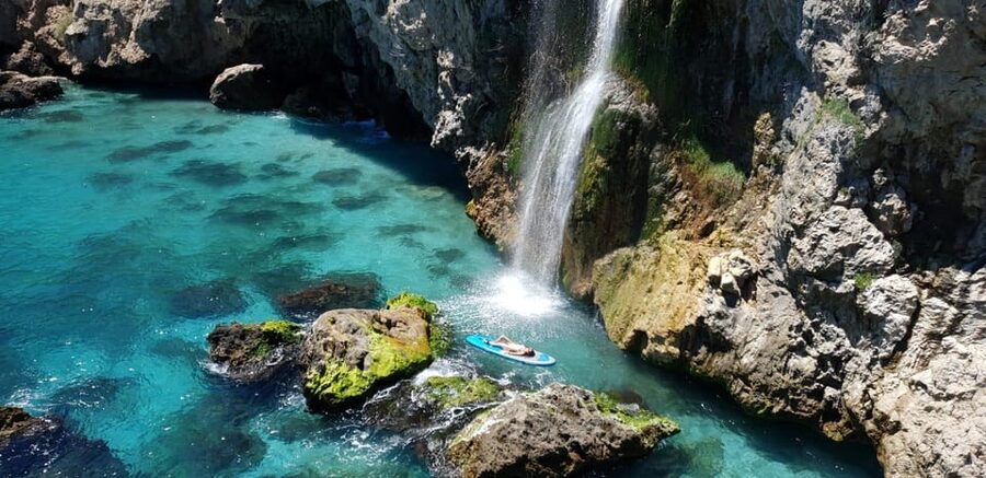 Ruta libre en paddel surf por la cascada de Nerja y Maro 😍 - Setting out from Burriana Beach