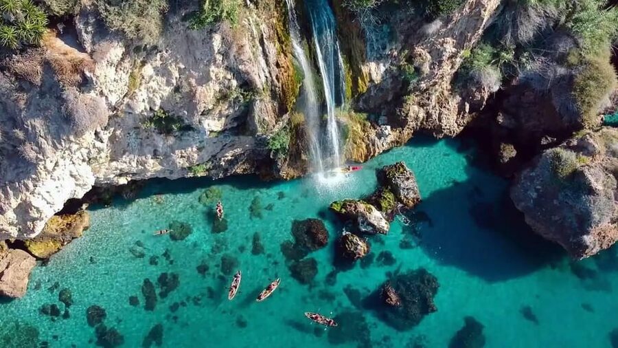 Ruta libre en paddel surf por la cascada de Nerja y Maro 😍 - What the equipment and safety setup mean