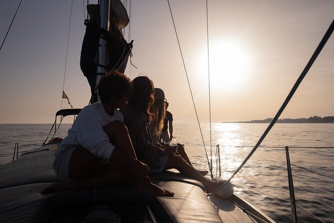 Sailing Adventure: Sailing, Dolphins and Relaxation with Drinks - Who will enjoy this most?