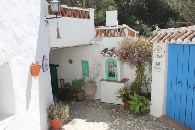 Semi-private Tour to Frigiliana and The Lost Village with lunch included - The small group changes the day