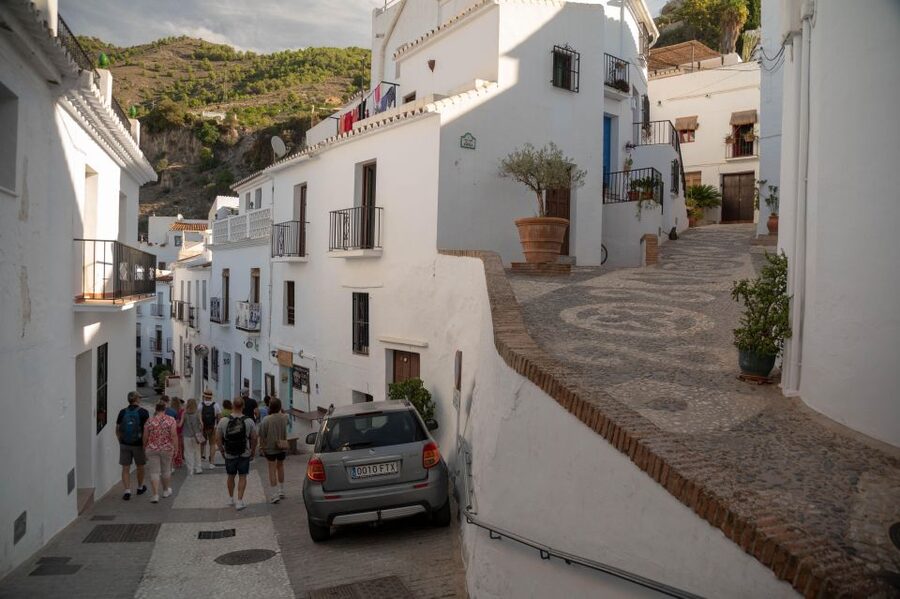 Torremolinos/Benalmadena: Nerja Caves Tour with Frigiliana - How the timing works from pickup to drop-off