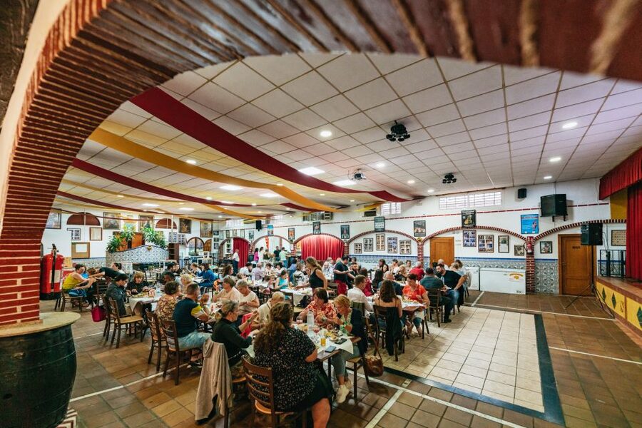 Torremolinos: Flamenco Show with Dinner and Drinks - A dinner that leads into real flamenco