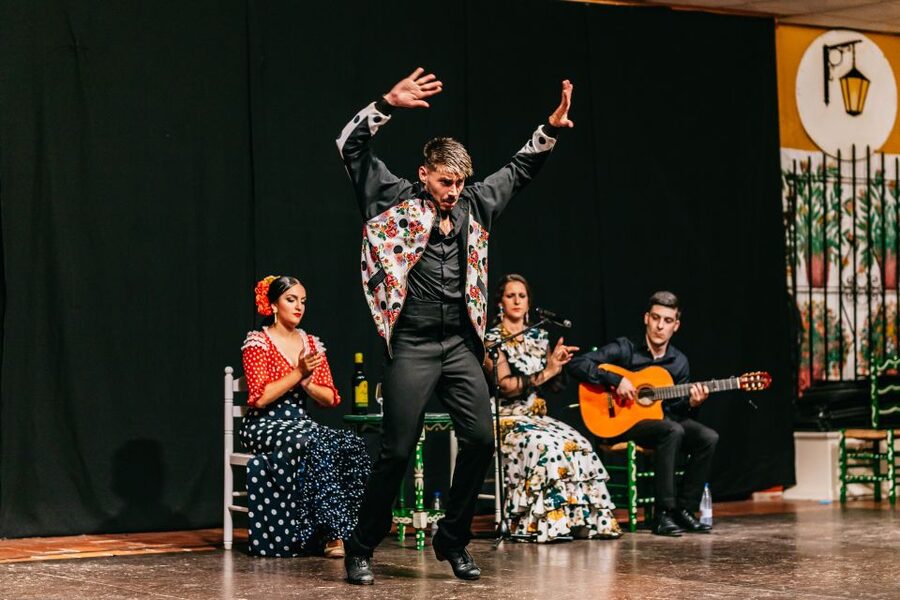 Torremolinos: Flamenco Show with Dinner and Drinks - Timing, seating, and practical planning