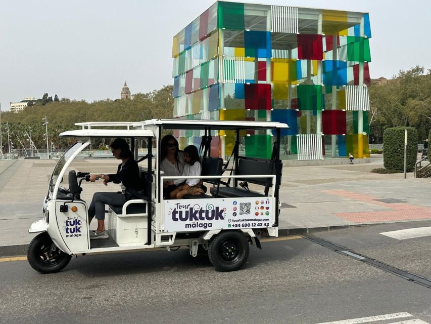 Tour TukTuk Málaga - Starting beside La Farola