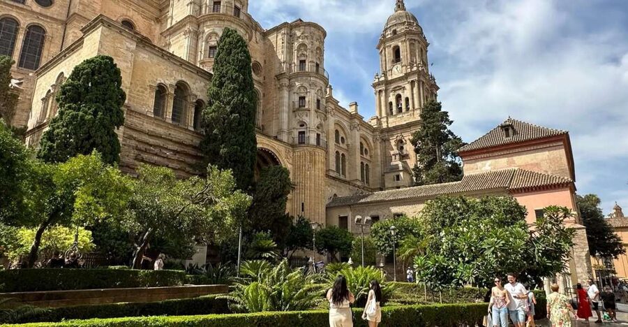 Ultimate Malaga: History and Tapas All Included - Inside the Alcazaba Arabic Fortress