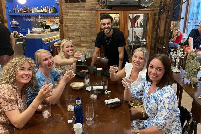 Wine and Tapas walking Tour in Malaga - The guide makes or breaks the evening