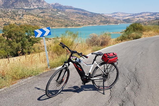 Wine, Tapas & Lake Zahara by e-bike incl Ronda pickup (full day) - Wine, tapas, and lunch along the way